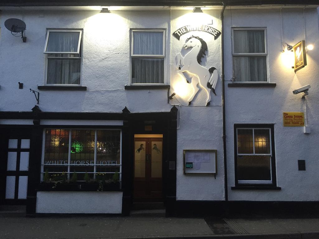 Hôtel White Horse à Builth Wells Extérieur photo